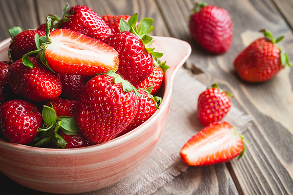 bowl full of strawberries